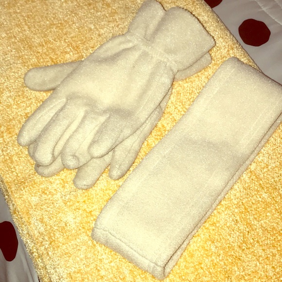 Accessories - Ivory glove & headband.